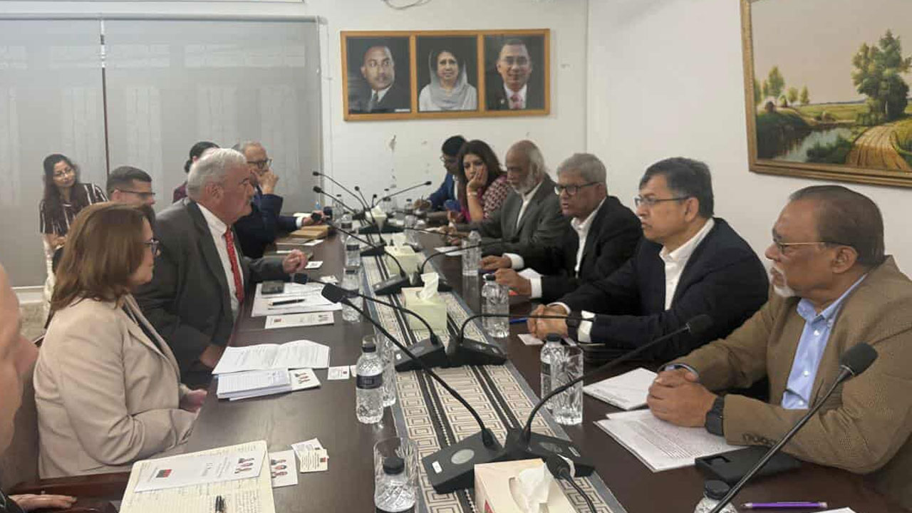 বিএনপির সঙ্গে আইআরআই প্রতিনিধি দলের বৈঠক